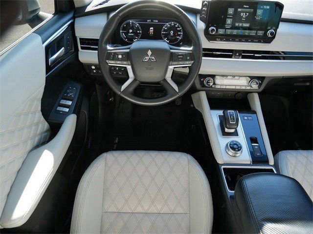 Used 2023 Mitsubishi Outlander SEL image 10