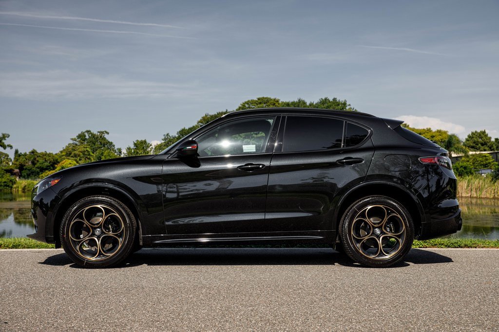 New 2025 Alfa Romeo Stelvio Sprint image 6