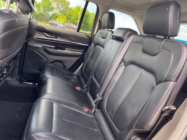 Used 2023 Jeep Grand Cherokee Limited AWD/4WD image 19