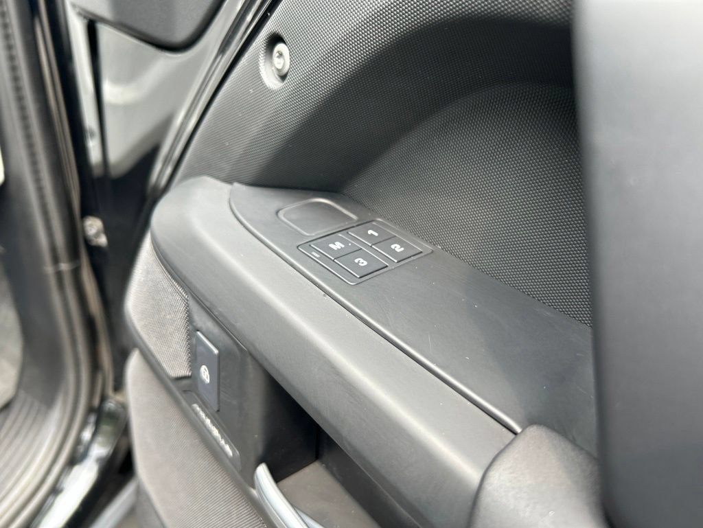Used 2025 Land Rover Defender 110 S AWD/4WD image 26
