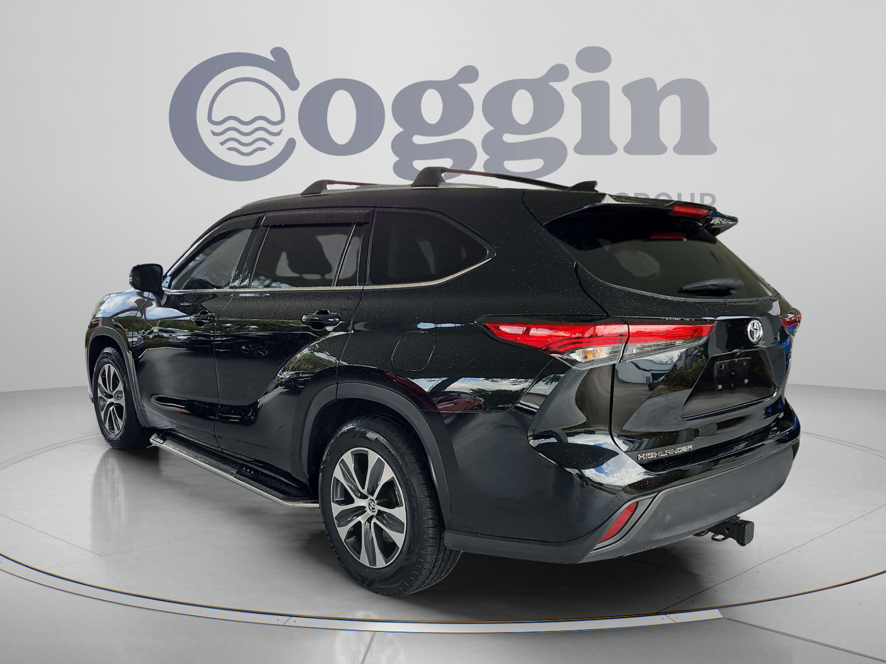 Used 2022 Toyota Highlander XLE FWD image 3