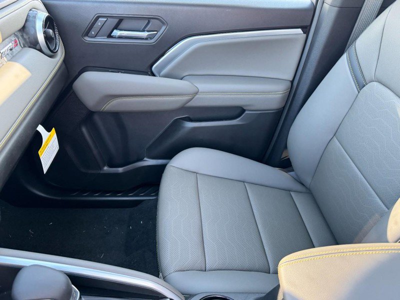 New 2026 Chevrolet Colorado ZR2 w/ Technology Package AWD/4WD image 8