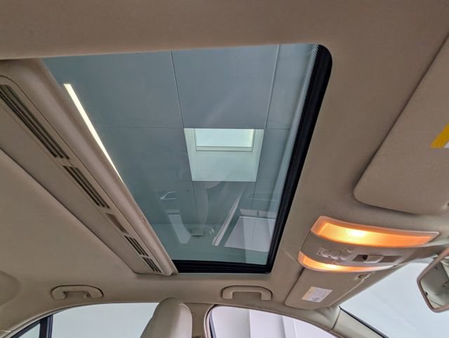 Used 2012 Mercedes-Benz C 250 Sedan image 16