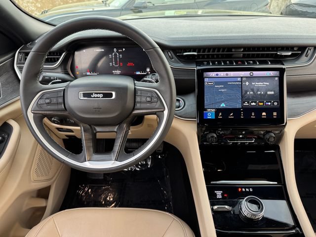 Used 2023 Jeep Grand Cherokee L Limited AWD/4WD image 4