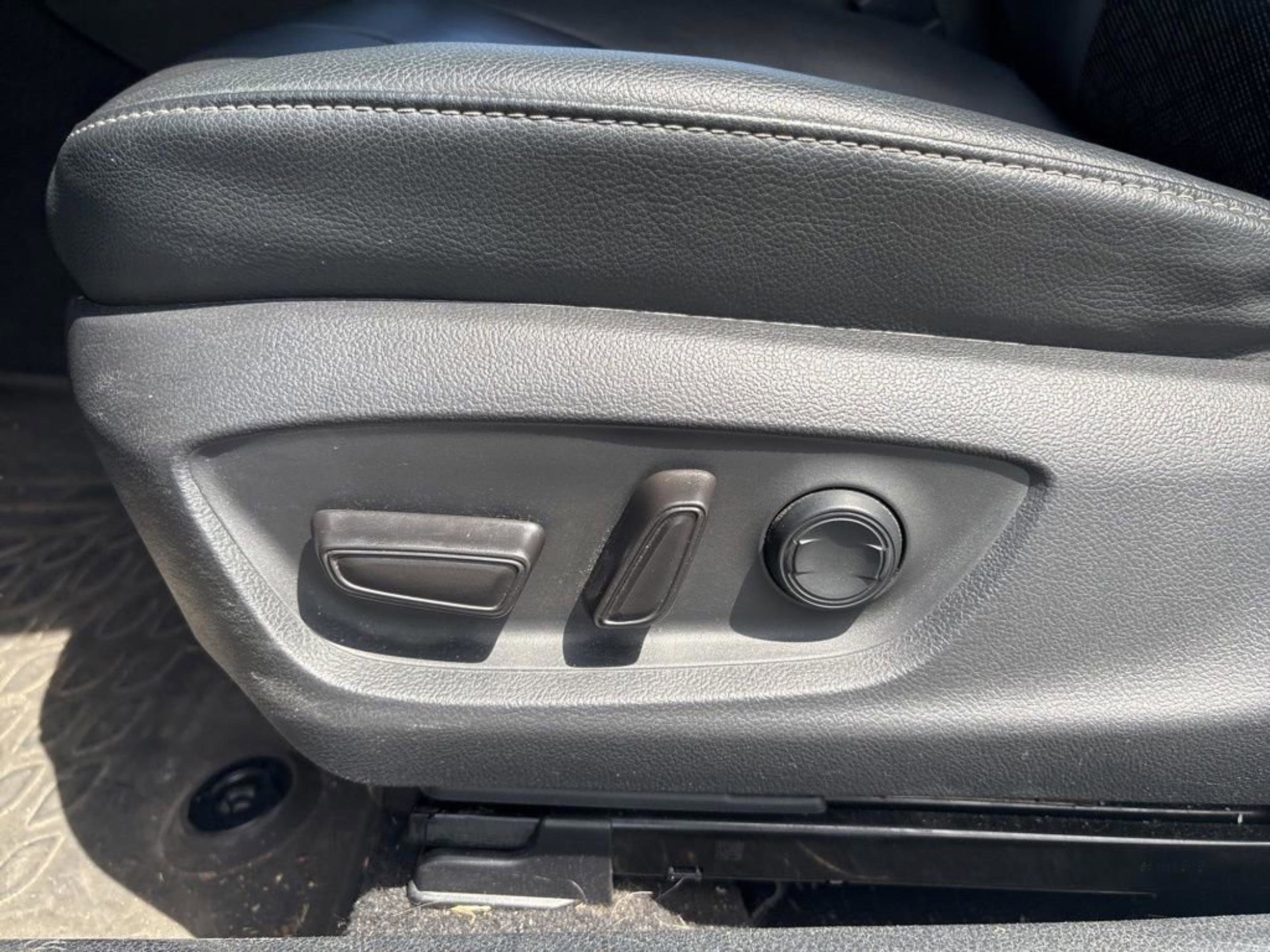 Certified 2020 Toyota Camry XSE FWD image 28