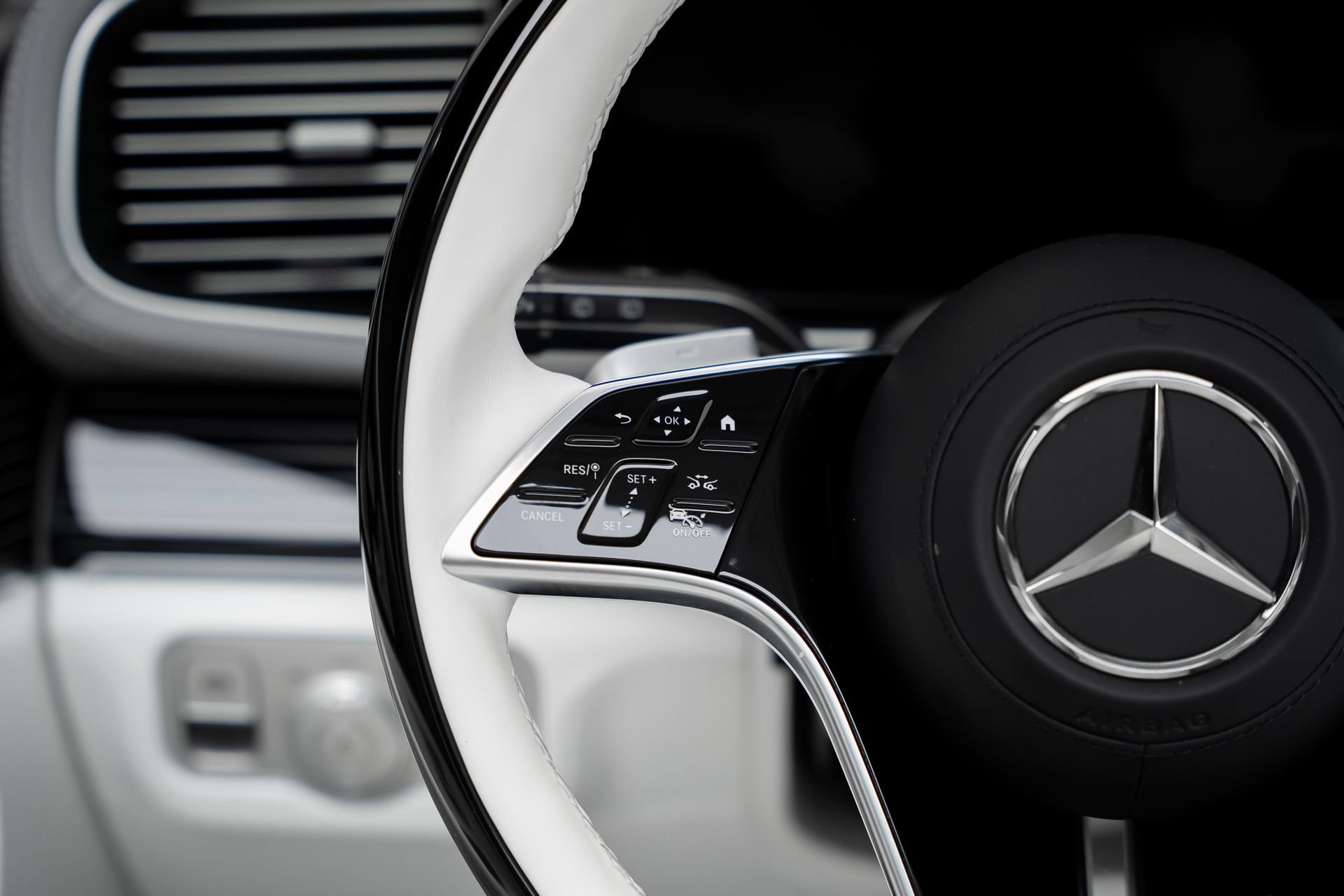 Used 2025 Mercedes-Benz Maybach GLS 600 4MATIC image 46