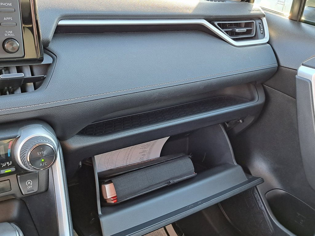 Used 2022 Toyota RAV4 XLE Premium image 22