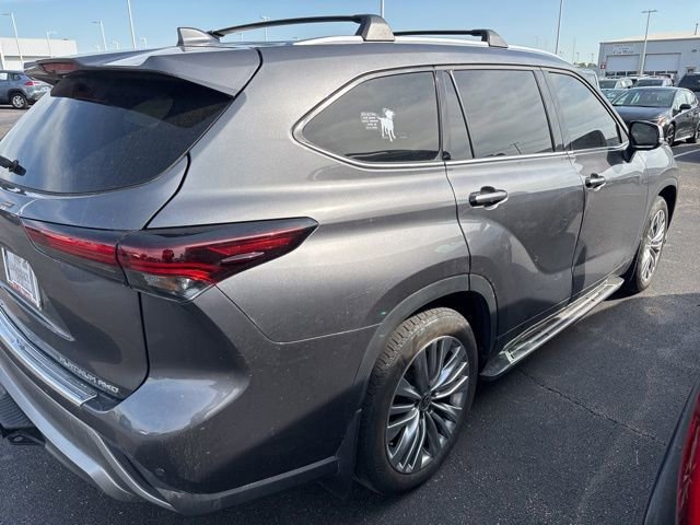 Used 2024 Toyota Highlander Platinum AWD/4WD image 6