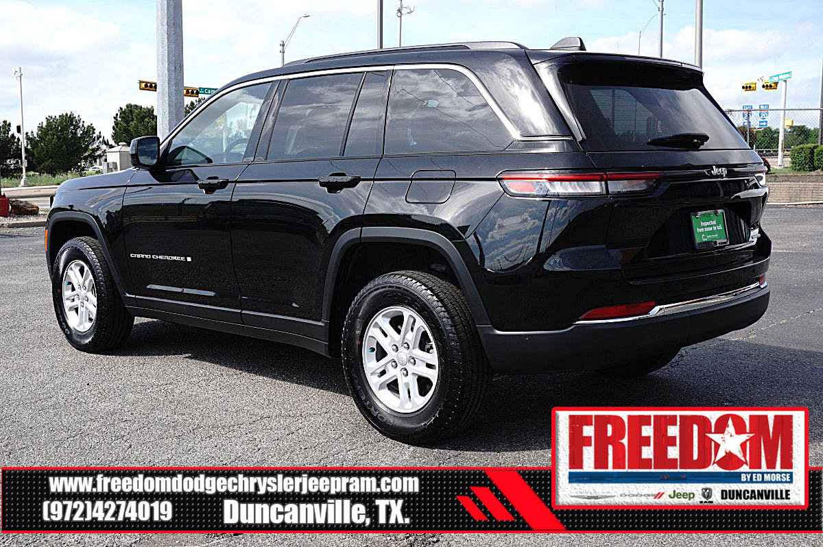 Certified 2025 Jeep Grand Cherokee Laredo image 3