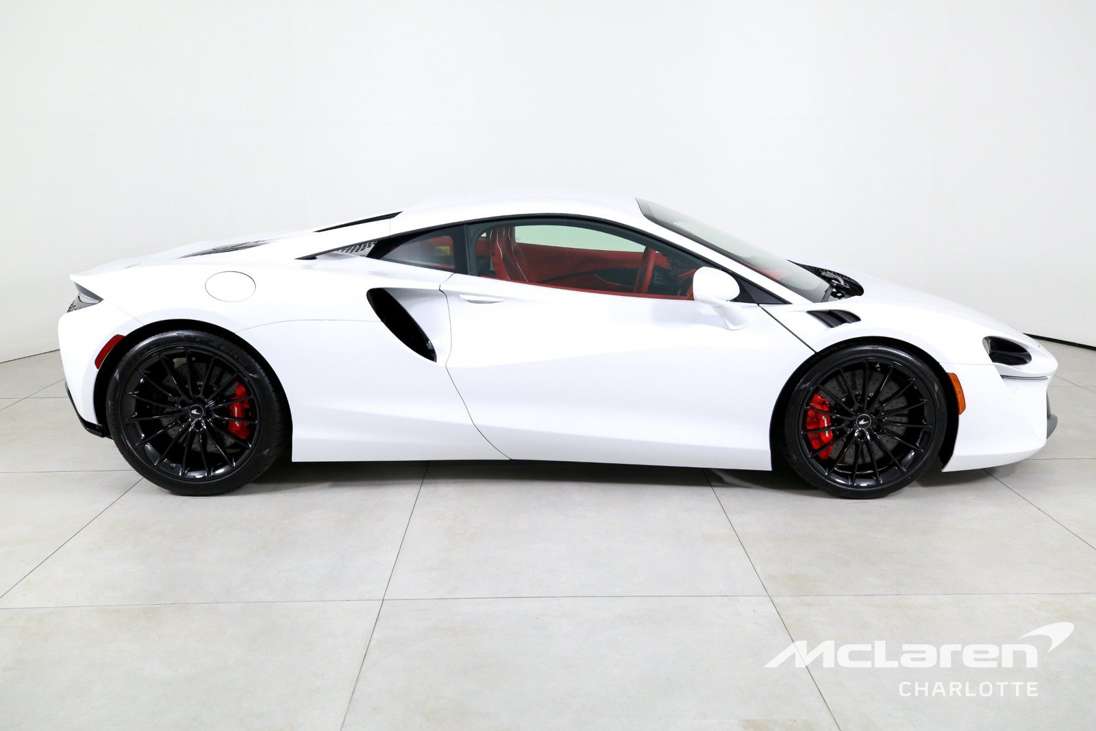 Used 2025 McLaren Artura RWD image 10