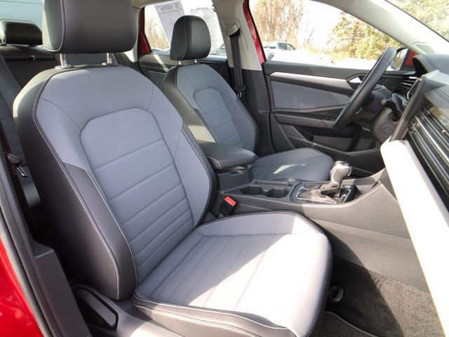 Used 2025 Volkswagen Jetta SE image 24