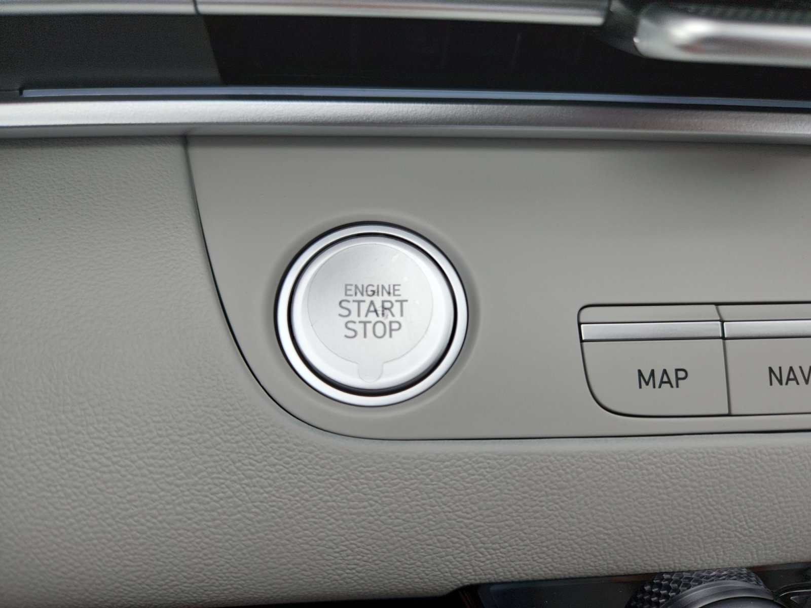 New 2026 Hyundai Elantra Limited FWD image 30
