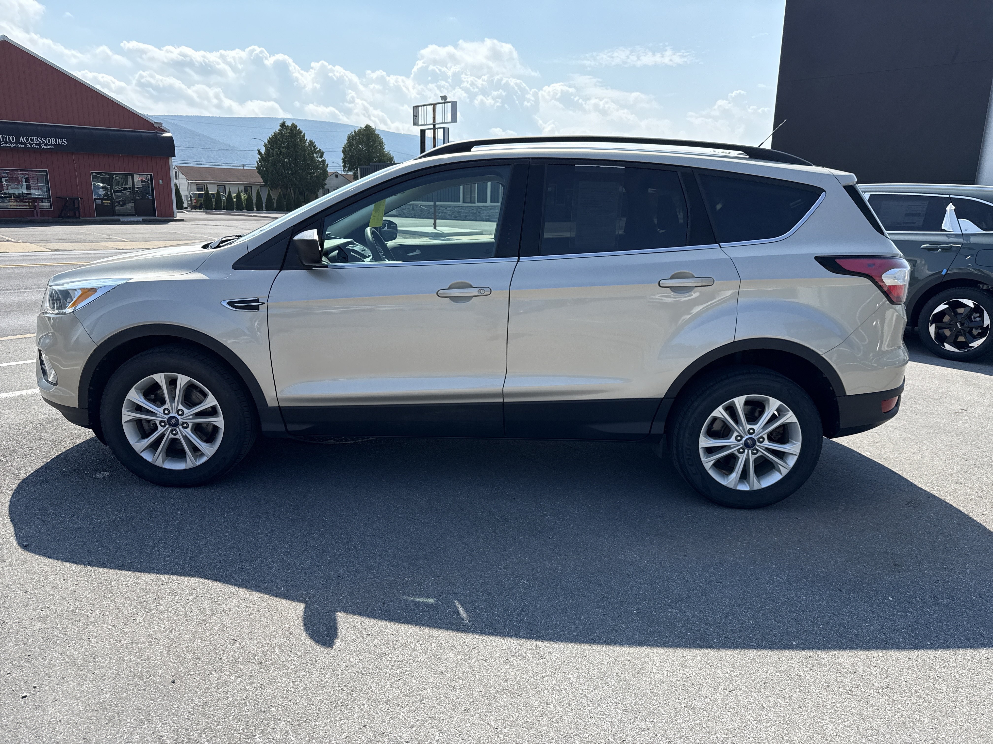 Used 2018 Ford Escape SE AWD/4WD image 9