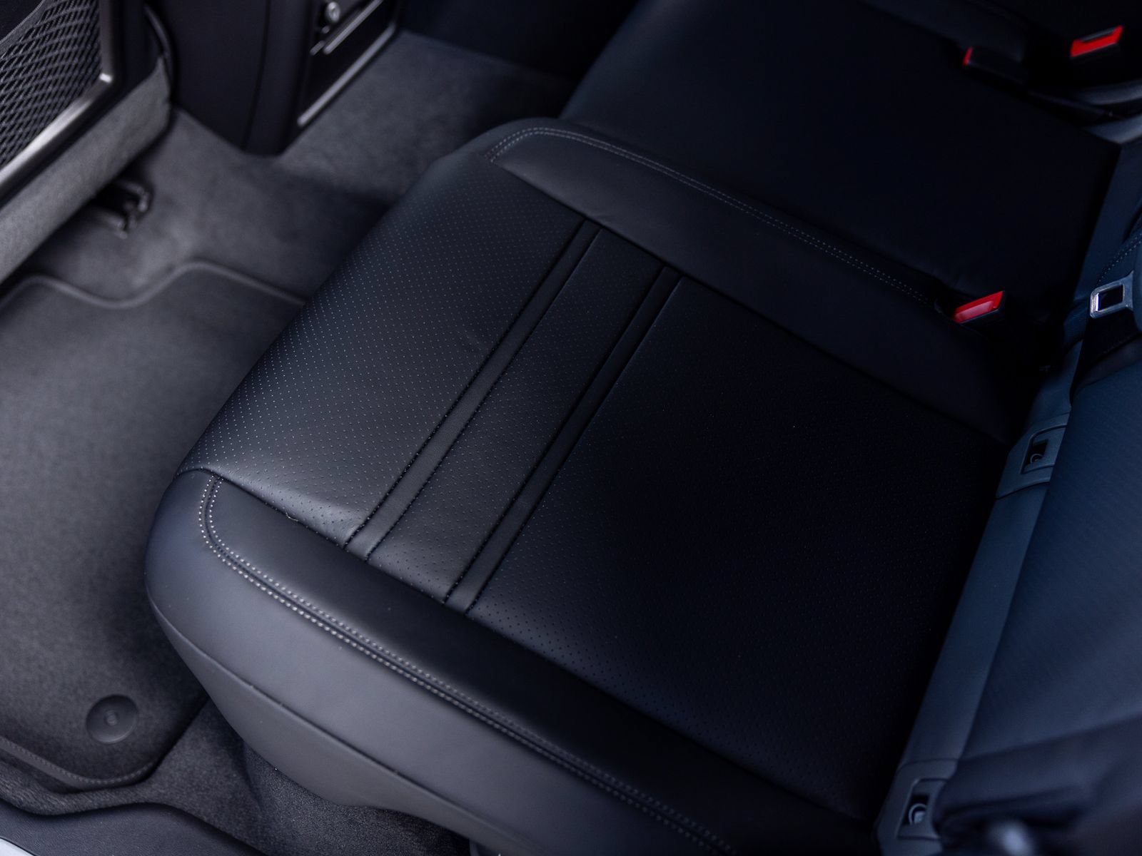 New 2026 Porsche Cayenne Coupe AWD/4WD image 31