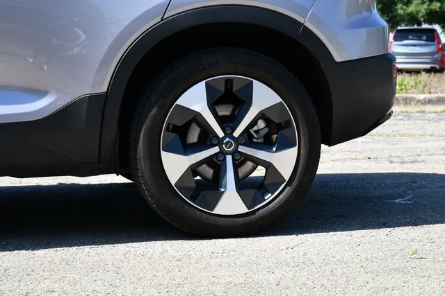 Certified 2026 Volvo XC40 B5 Plus AWD/4WD image 11