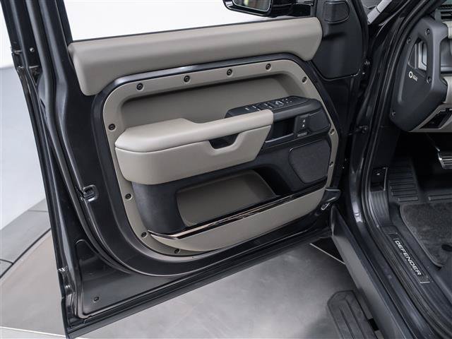 Used 2025 Land Rover Defender 110 AWD/4WD image 21