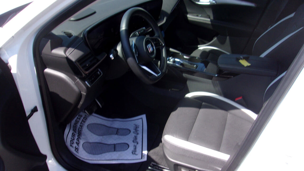 Used 2024 Buick Envision Sport Touring image 3