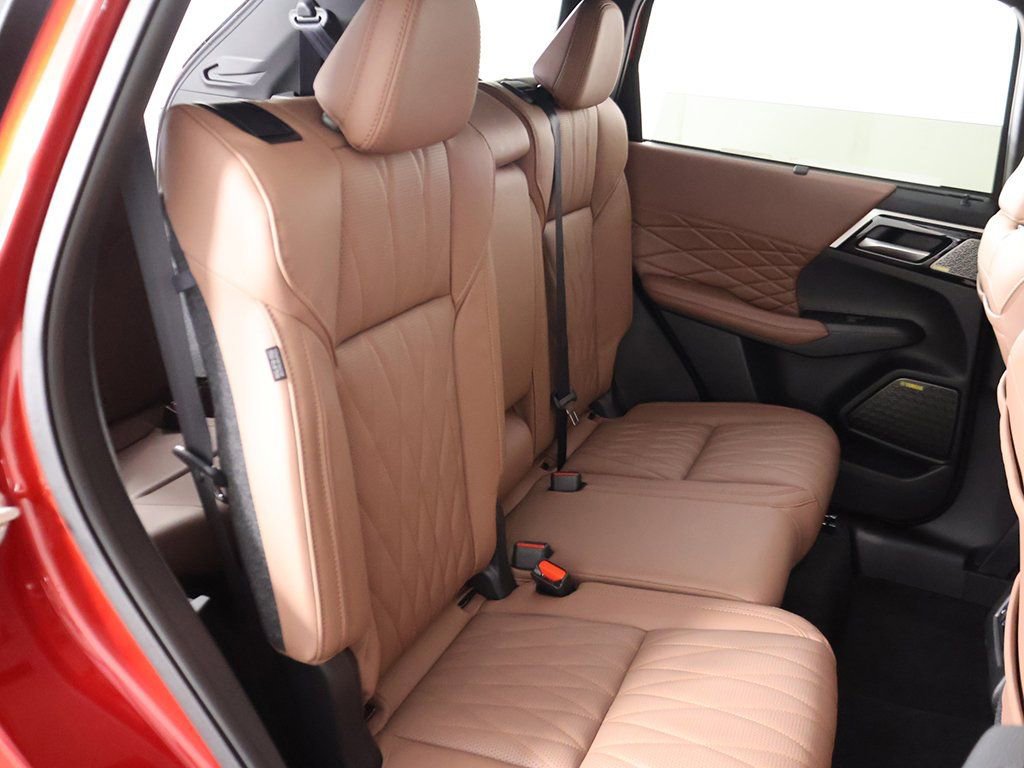 New 2025 Mitsubishi Outlander SEL image 36