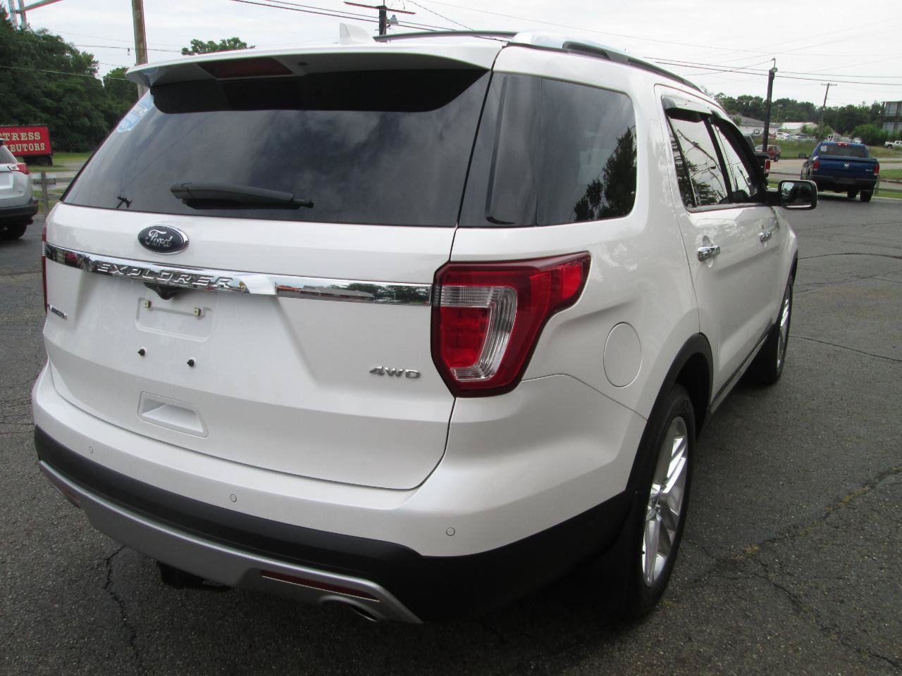 Used 2016 Ford Explorer Limited w/ Equipment Group 301A AWD/4WD image 17