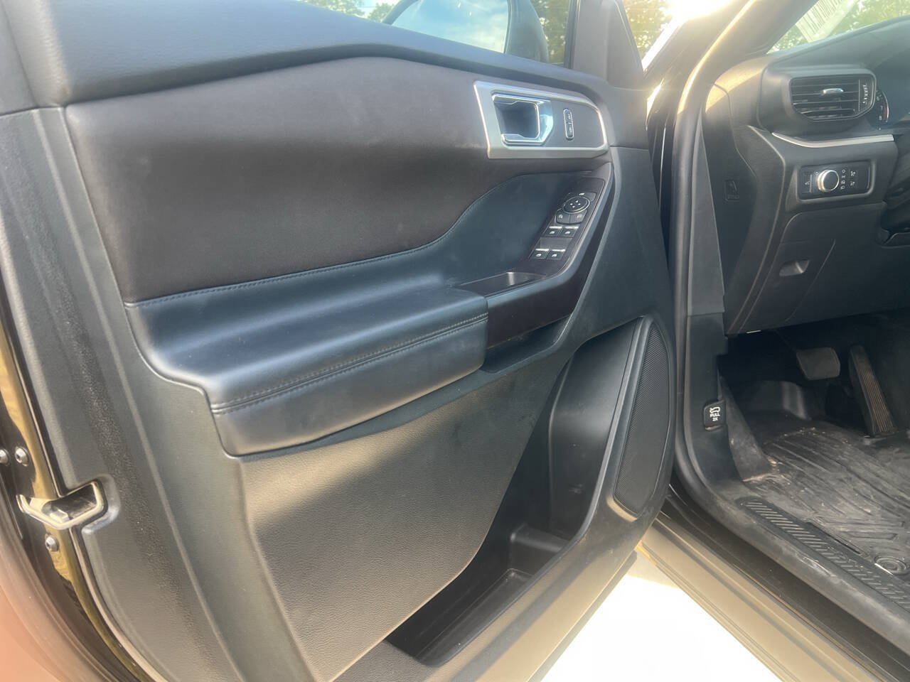 Used 2020 Ford Explorer XLT RWD image 8
