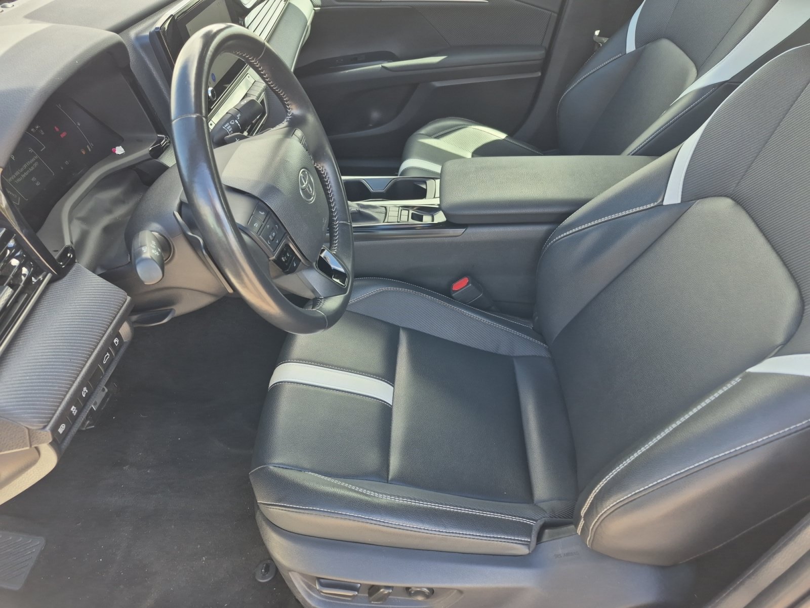 Used 2025 Toyota Camry SE FWD image 17