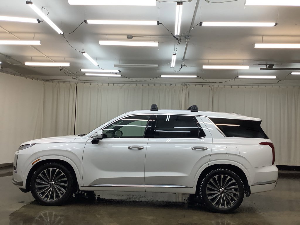 Used 2023 Hyundai Palisade Calligraphy image 10