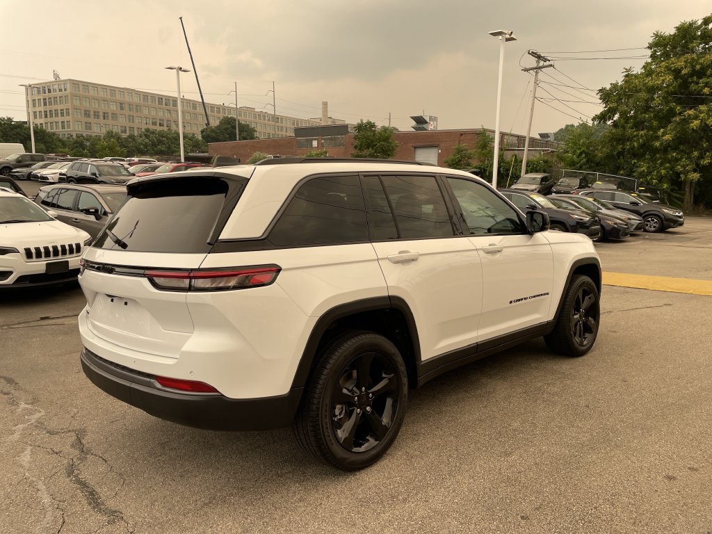 Certified 2026 Jeep Grand Cherokee Limited w/ Limited Altitude Package AWD/4WD image 8