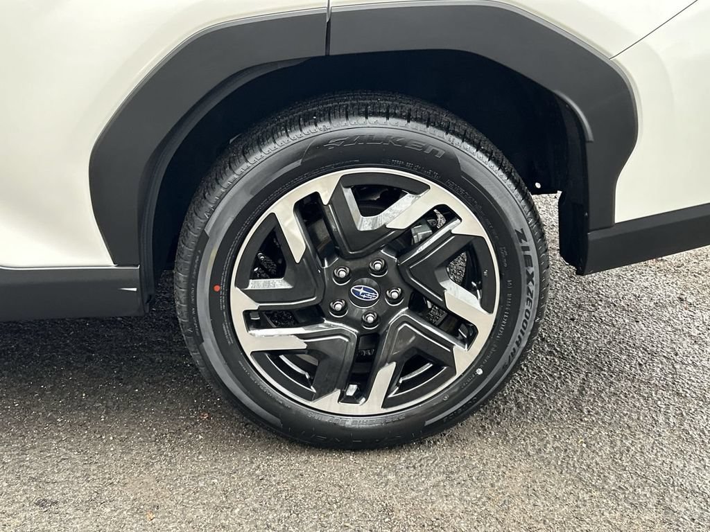 Used 2025 Subaru Forester Premium AWD/4WD image 11