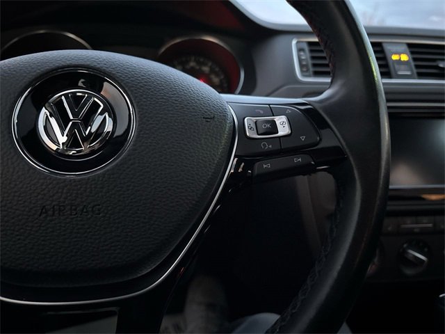 Used 2017 Volkswagen Jetta SE image 32