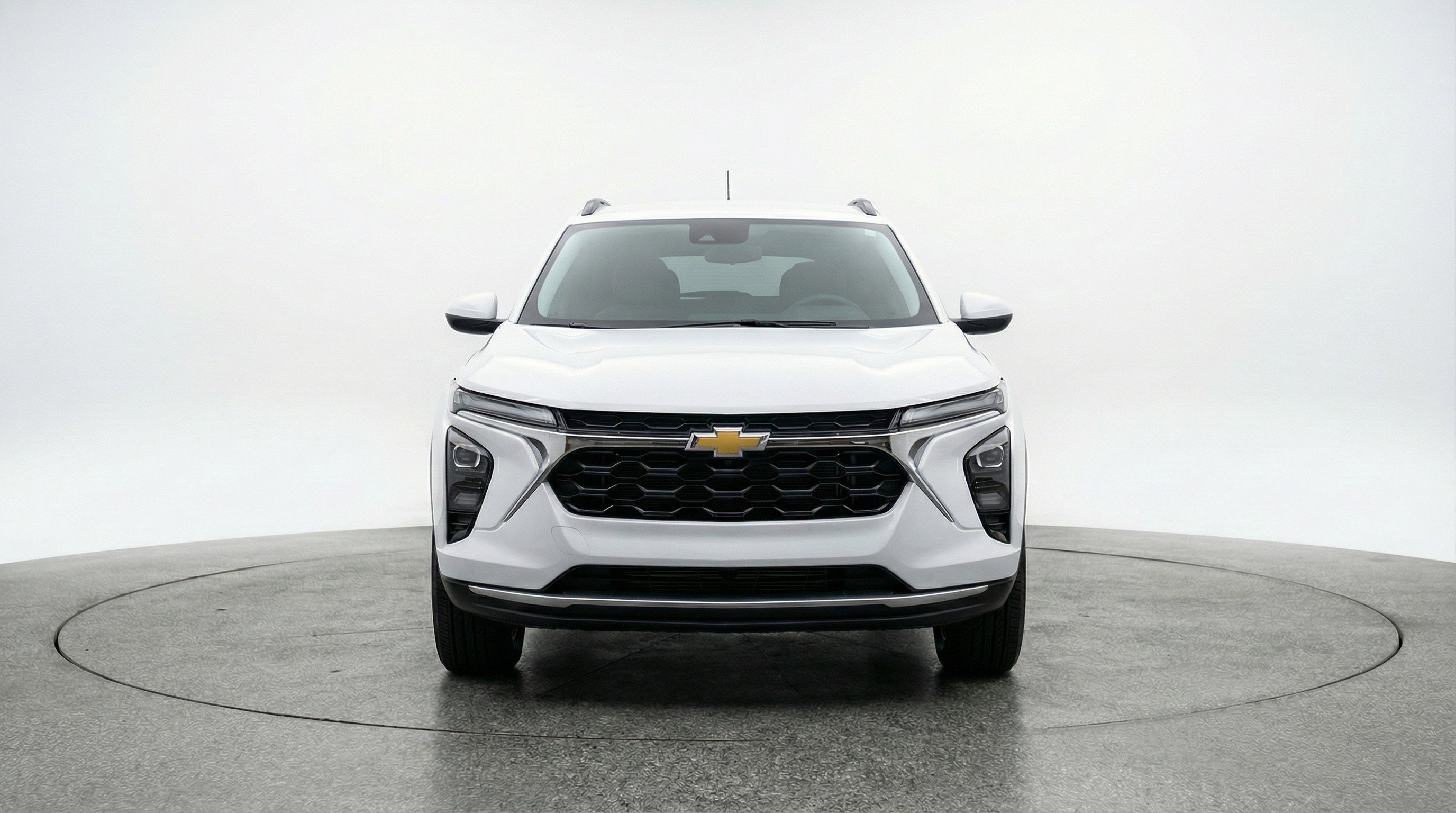 Used 2025 Chevrolet Trax LT FWD image 2