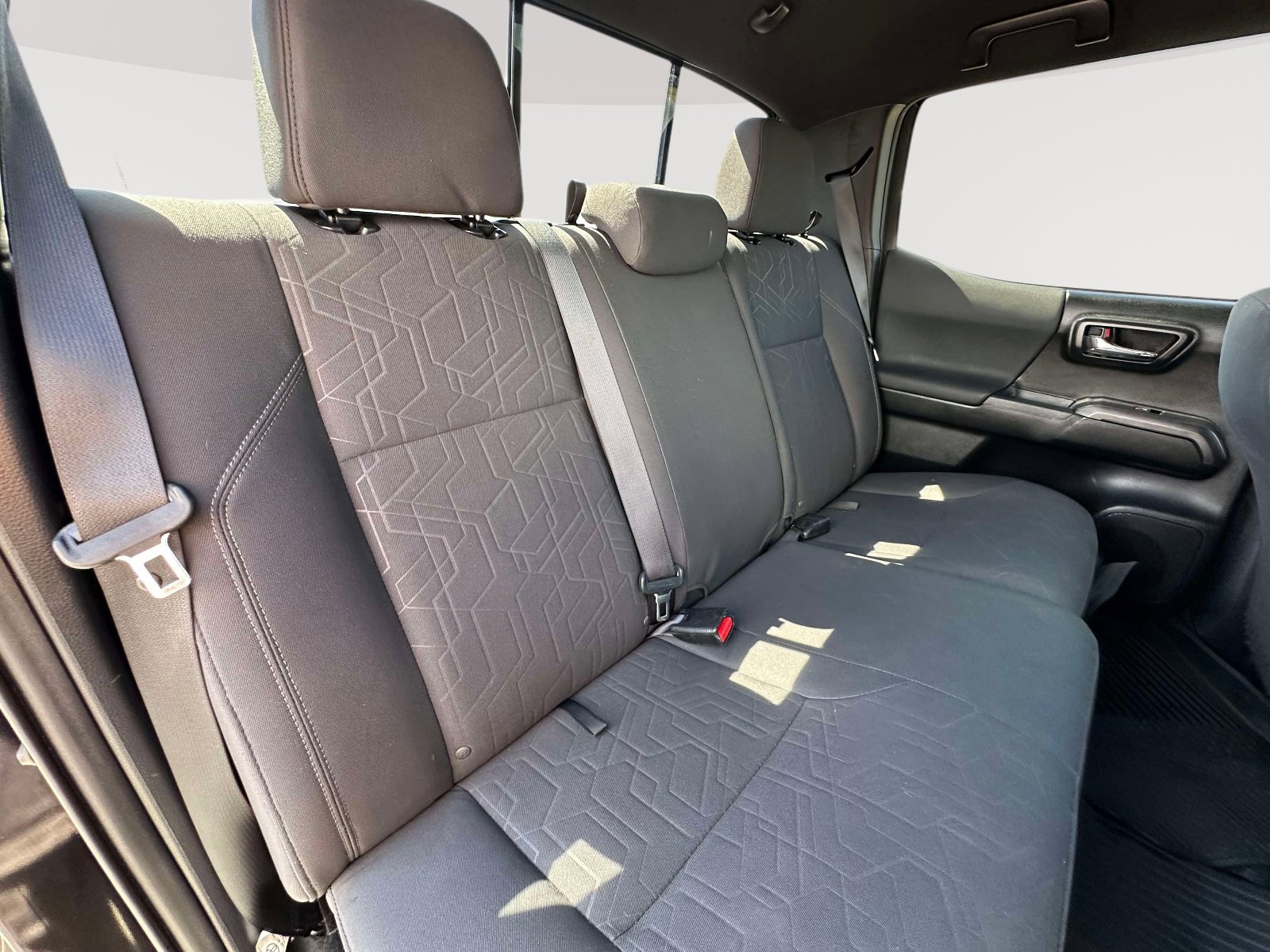 Used 2017 Toyota Tacoma TRD Sport w/ Tow Package (A/T) image 24