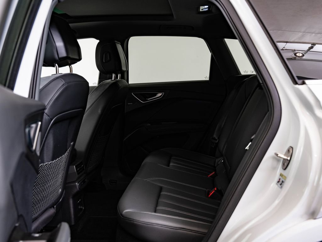 Used 2024 Audi Q4 e-tron Prestige image 46