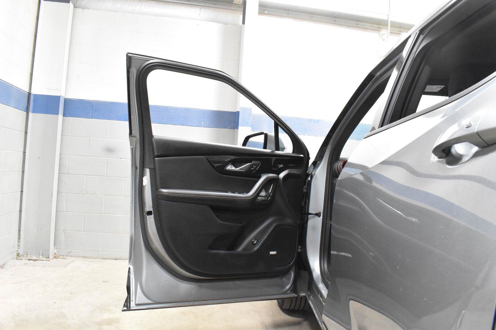 Used 2025 Chevrolet Blazer RS FWD image 9