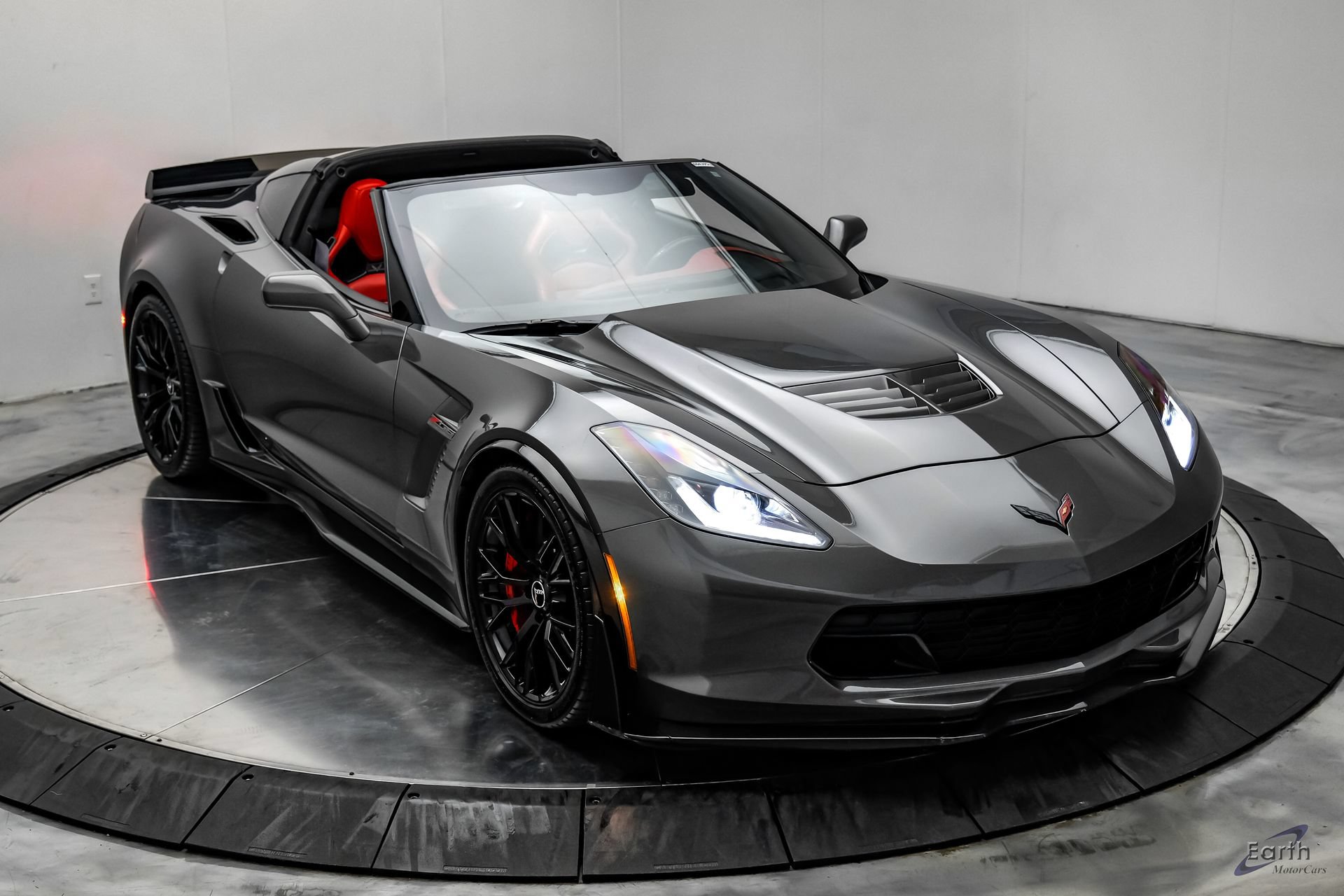Used 2015 Chevrolet Corvette Z06 w/ 3LZ Preferred Equipment Group RWD image 31