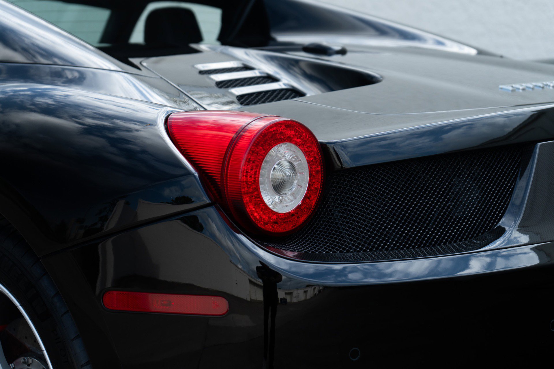 Used 2013 Ferrari 458 Spider image 33