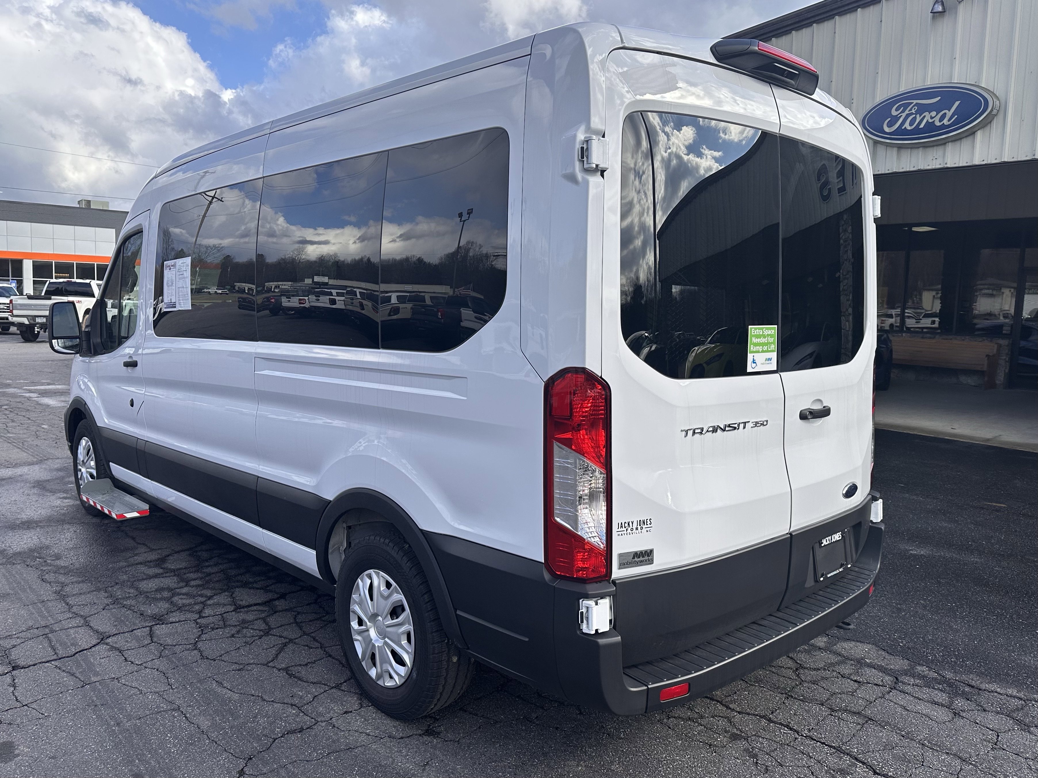 Used 2024 Ford Transit 350 XL image 8