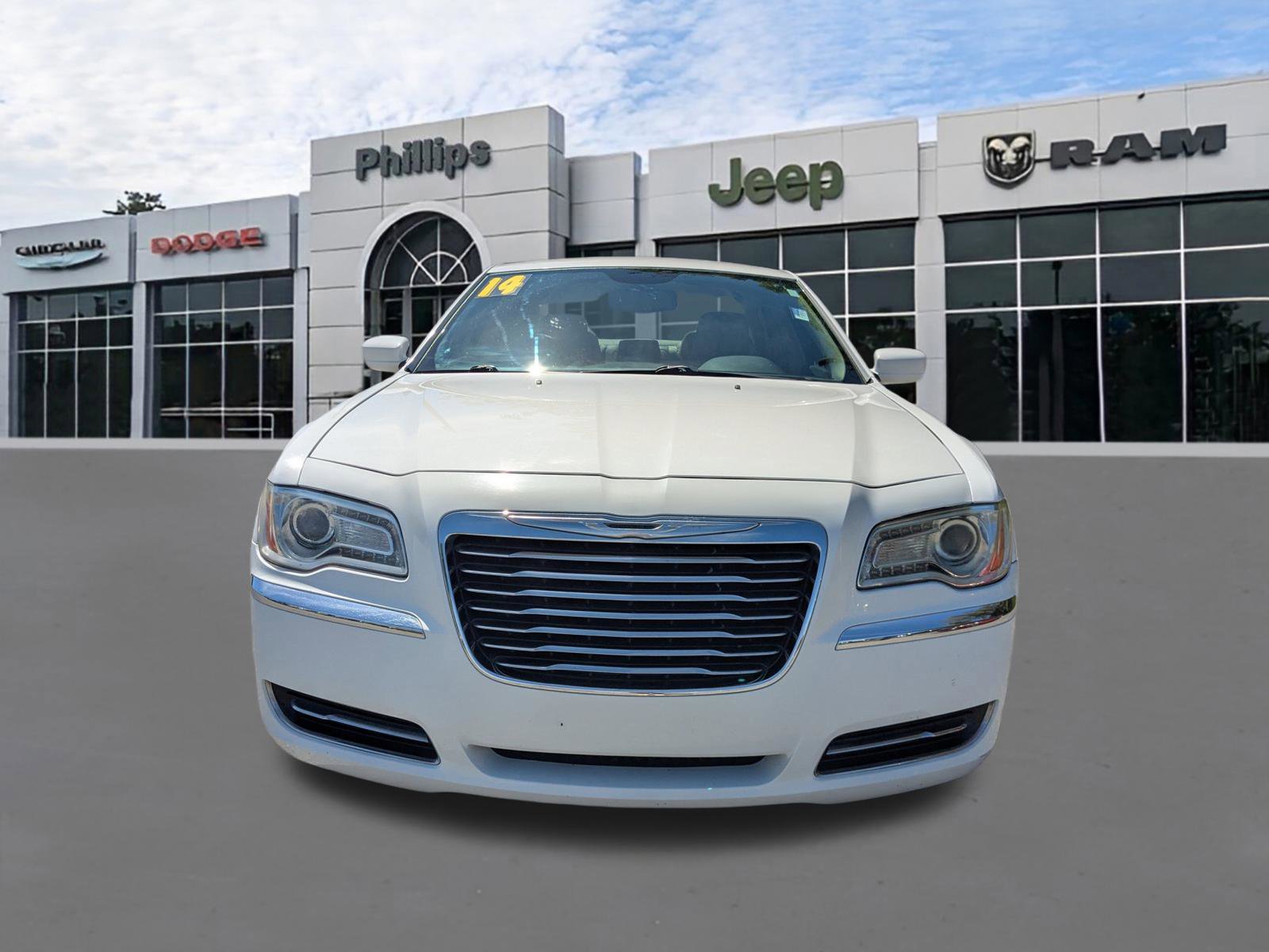Used 2014 Chrysler 300 image 8