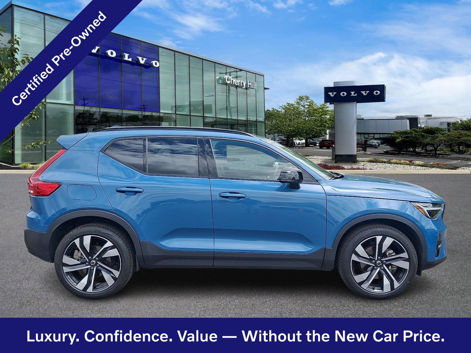 Certified 2023 Volvo XC40 B5 Plus w/ Driver Assist Package AWD/4WD image 8