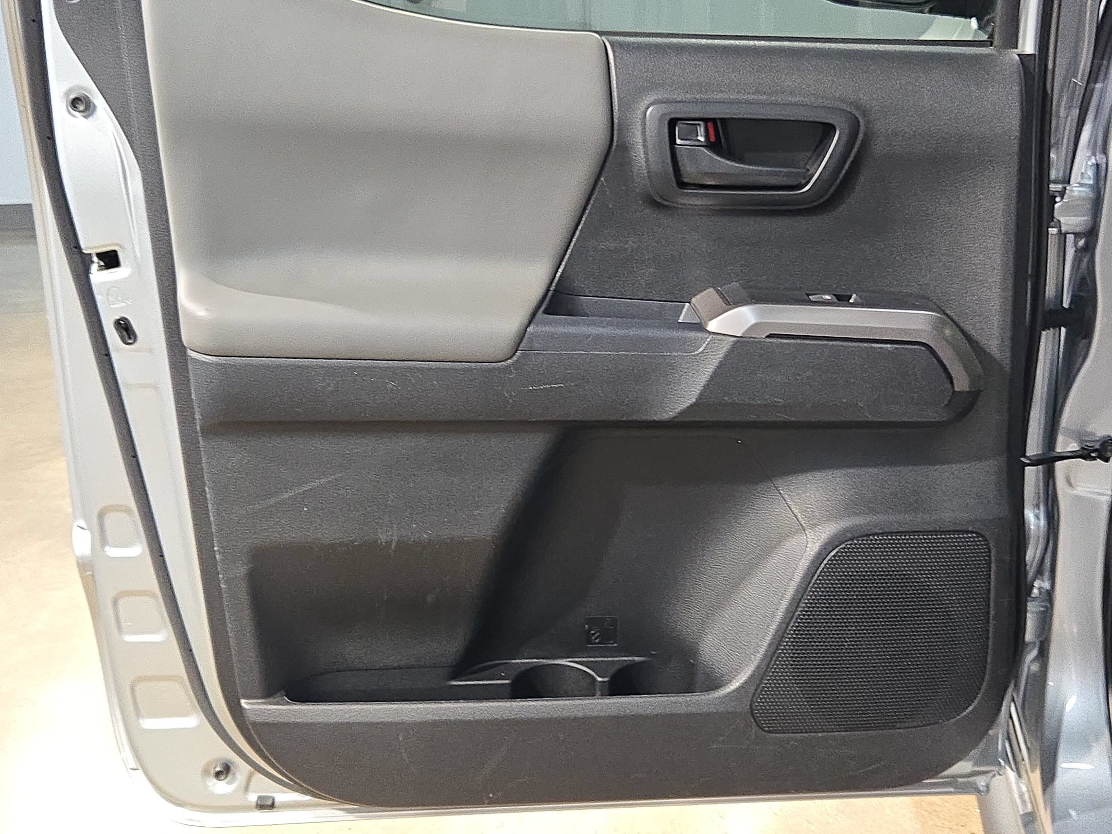 Used 2023 Toyota Tacoma SR5 RWD image 33