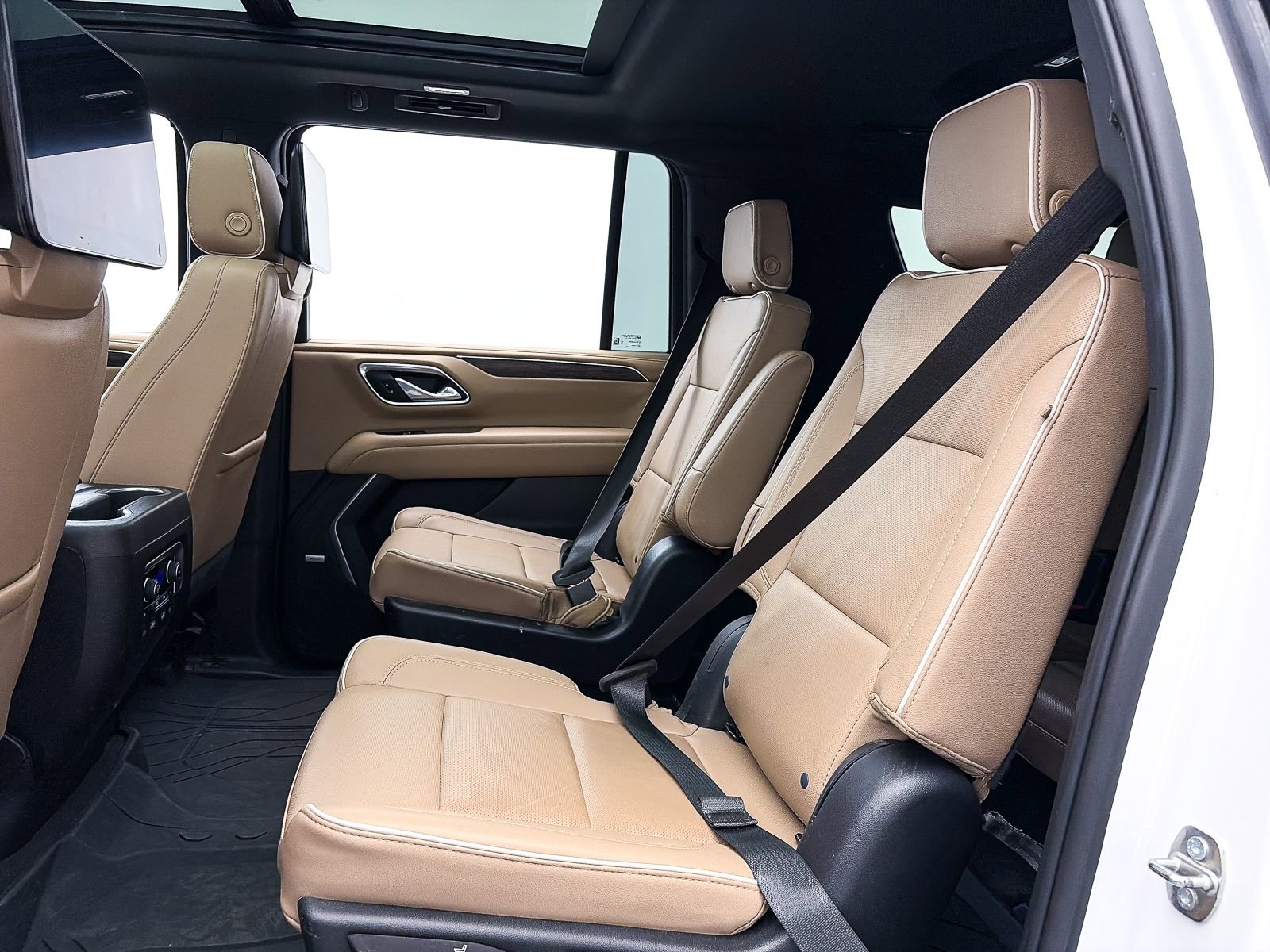 Used 2023 Chevrolet Suburban Premier w/ Premium Package image 41