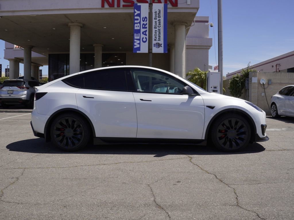 Used 2022 Tesla Model Y Performance AWD/4WD image 3