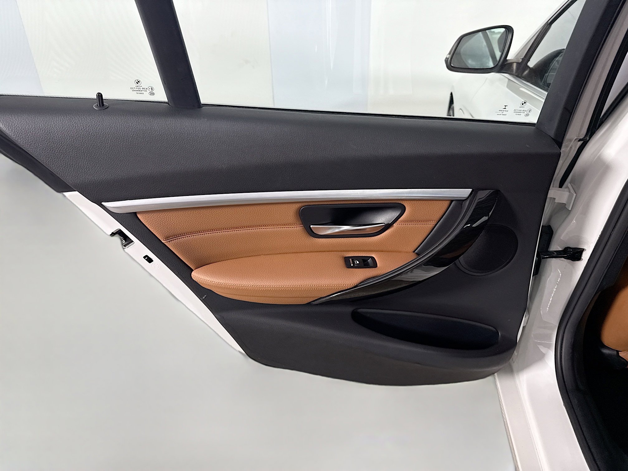 Used 2017 BMW 330e image 25