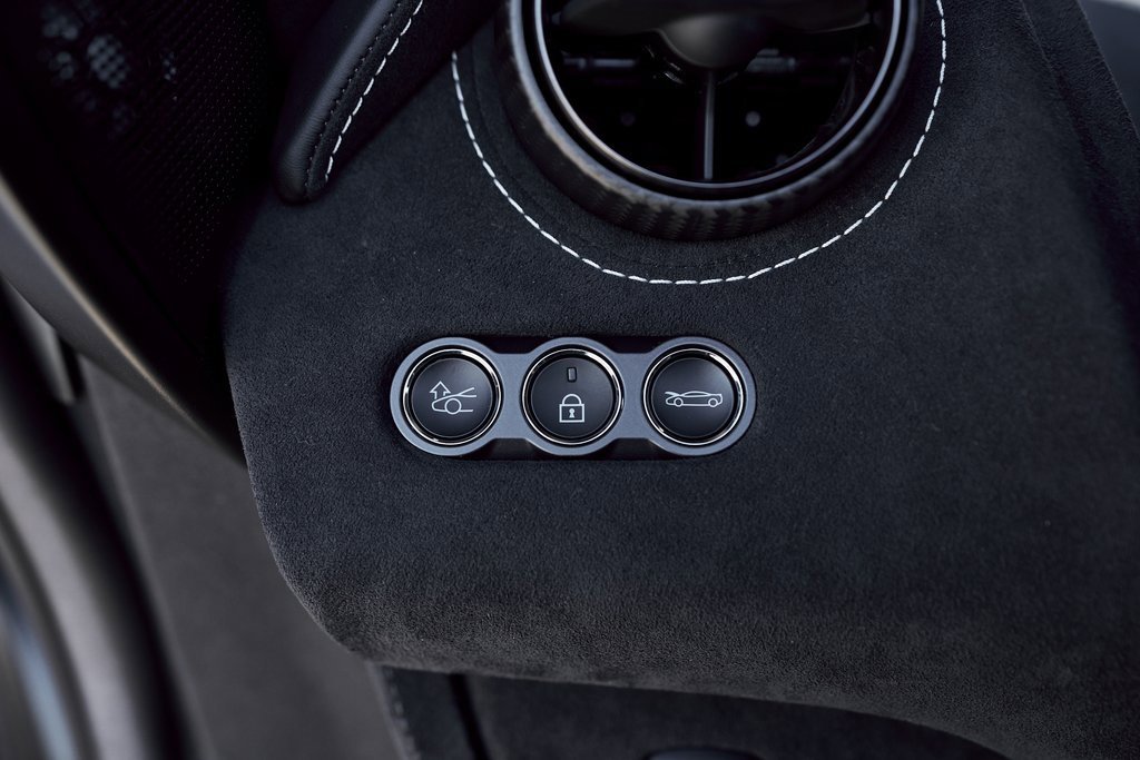 Used 2024 McLaren 750S Spider image 48