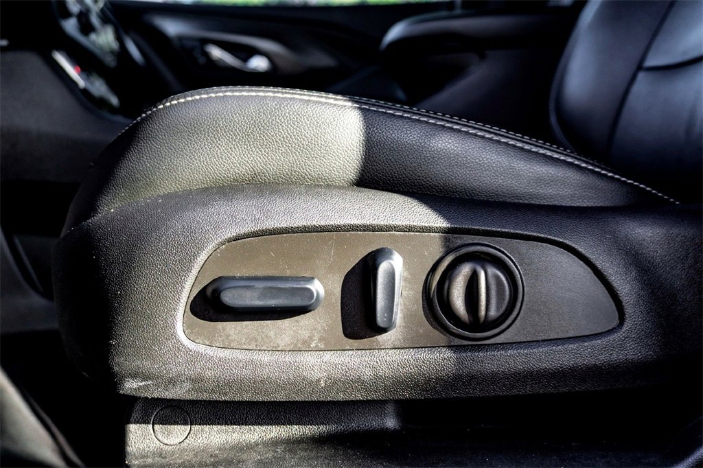 Used 2024 GMC Terrain SLT image 12