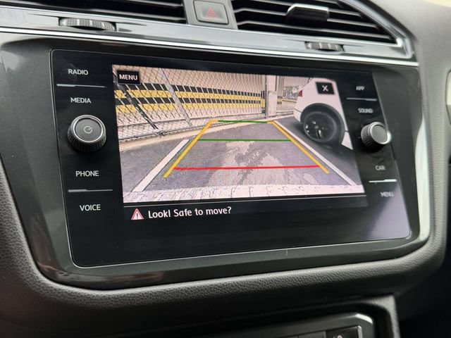 Certified 2020 Volkswagen Tiguan SE w/ Panoramic Sunroof Package AWD/4WD image 30