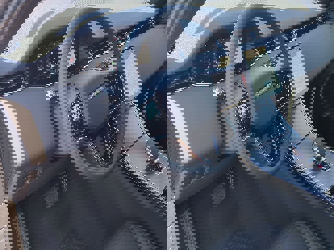 New 2026 Land Rover Range Rover Evoque S image 2