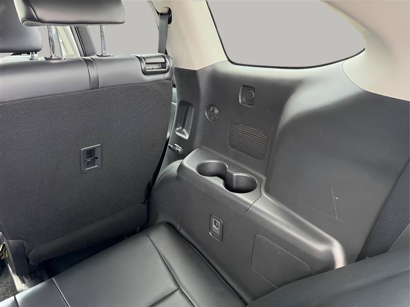 Used 2021 Toyota Highlander XLE FWD image 28