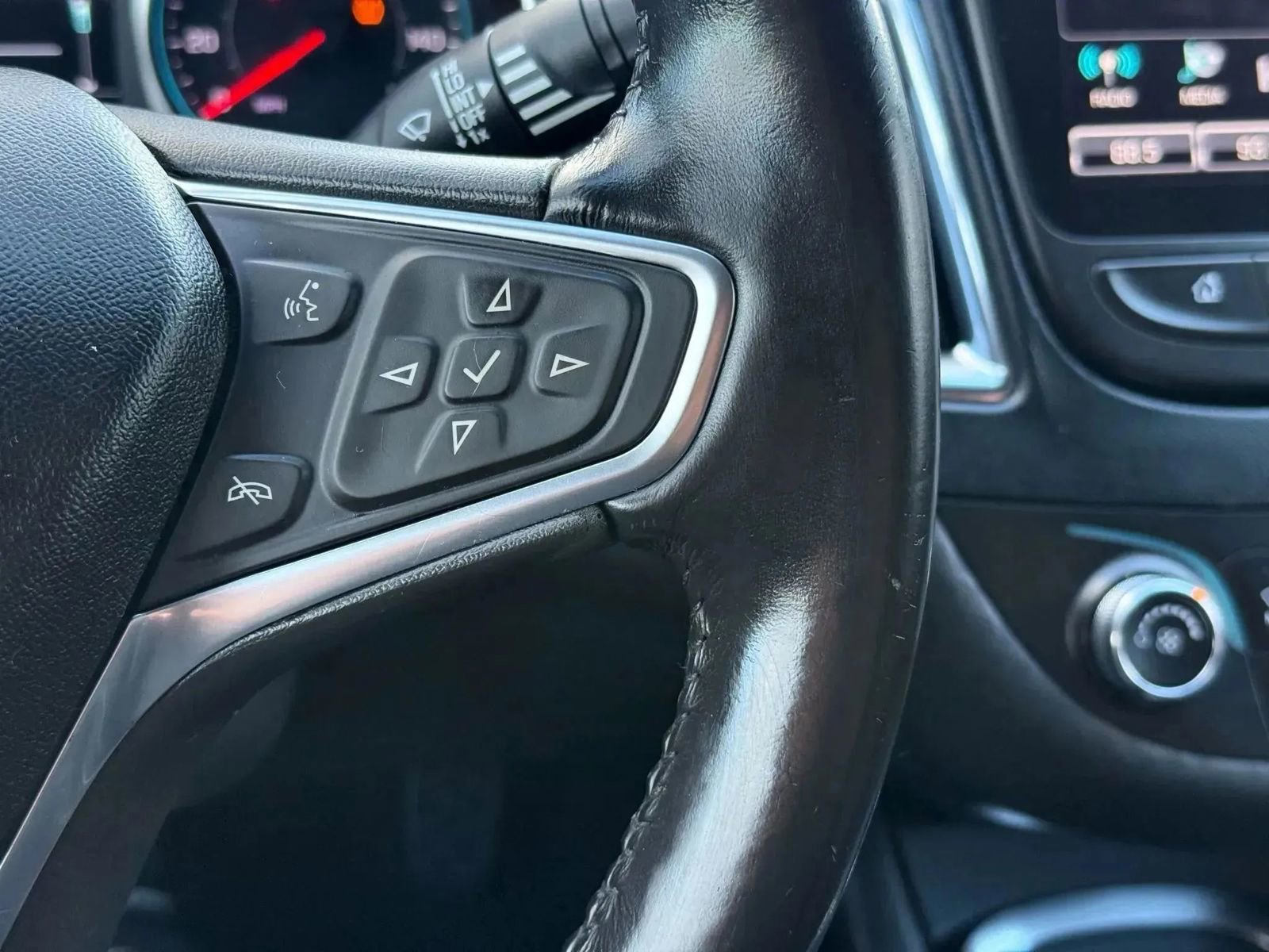 Used 2018 Chevrolet Malibu LT FWD image 23