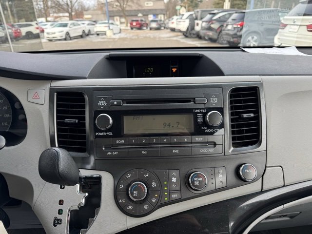 Used 2014 Toyota Sienna L image 20