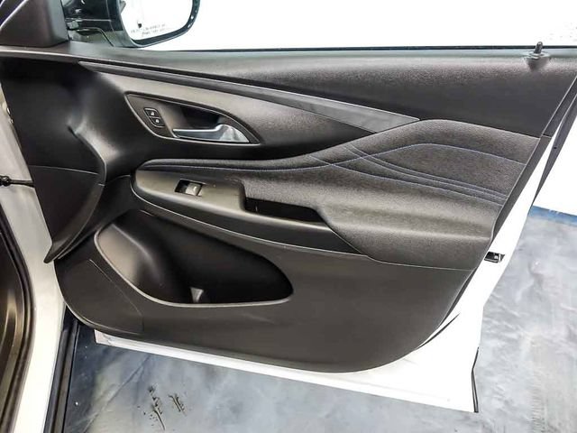 Certified 2025 Buick Envista Sport Touring FWD image 29